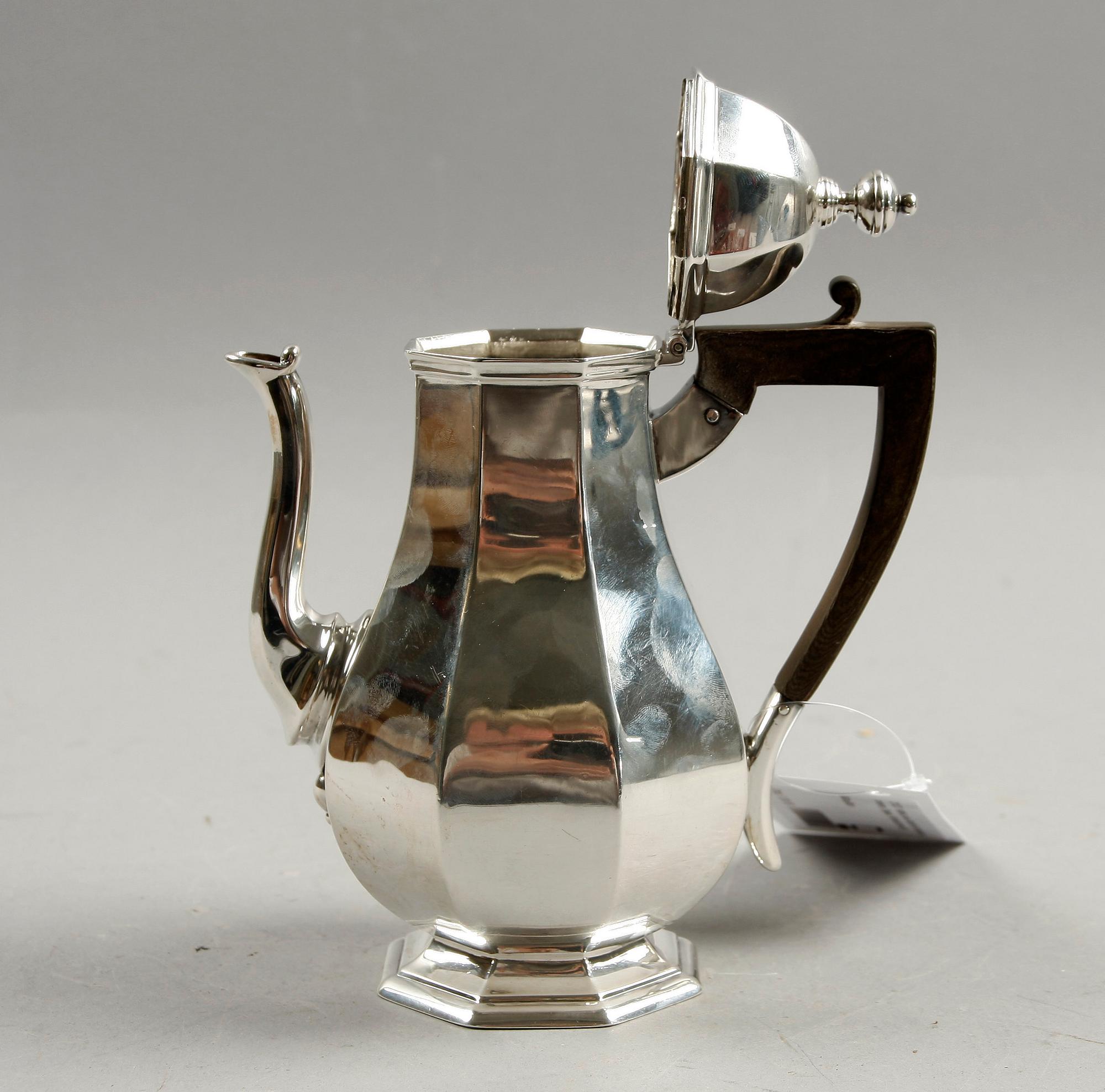 KANNA, silver, Goldsmiths & silversmiths company, England, 1900-talets första hälft.