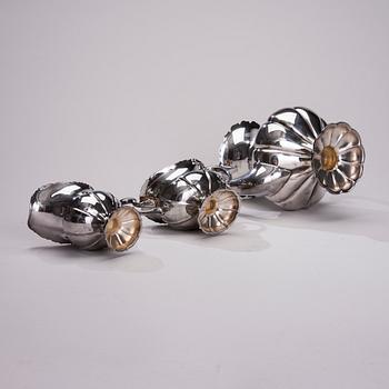 KAFFEKANNA, SOCKERSKÅL och GRÄDDSNÄCKA, silver, Auran Kultaseppä, Åbo och Hopeakeskus, Tavastehus 1964. Vikt 932 g.
