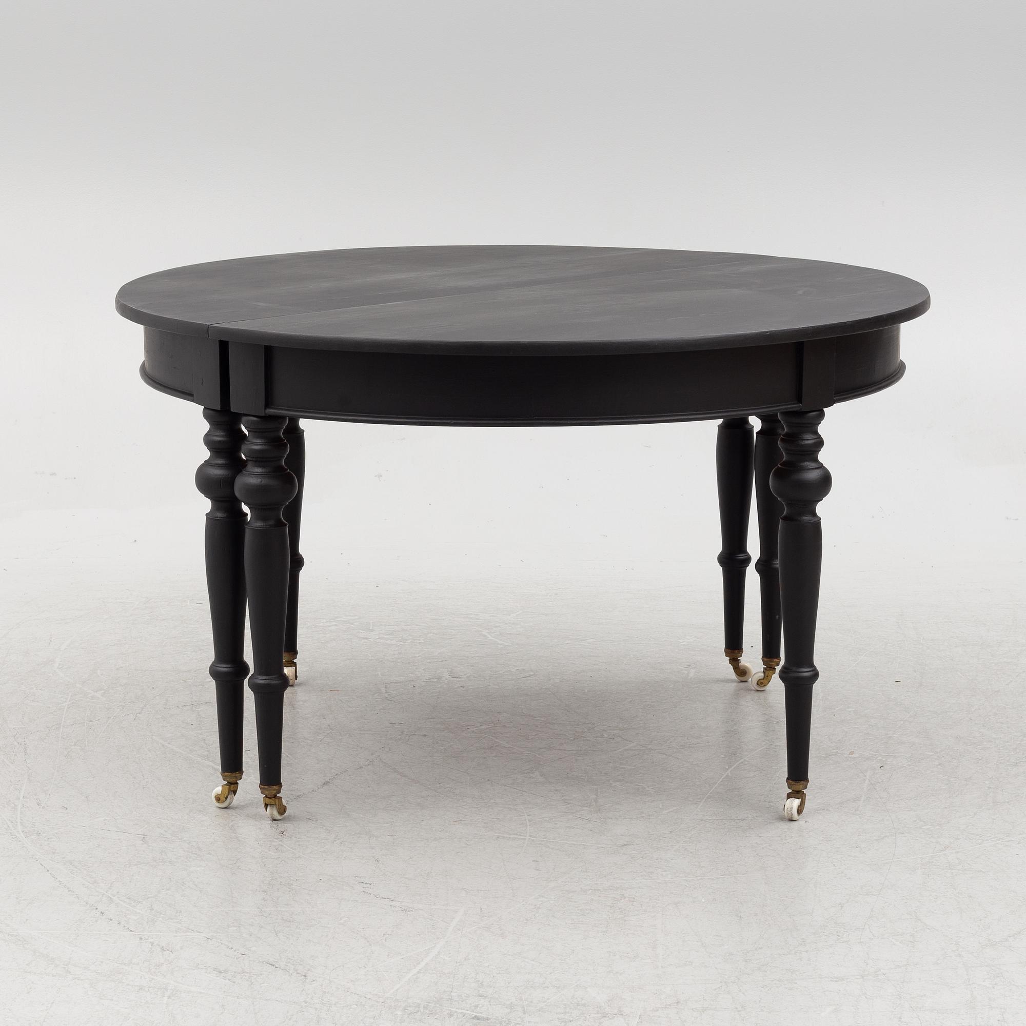 A dining table, late 19th Century.