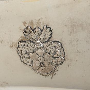 C.G. Hallberg, CG Hallberg, tobacco box, silver, Stockholm 1912, with the Wijnbladh family coat of arms.