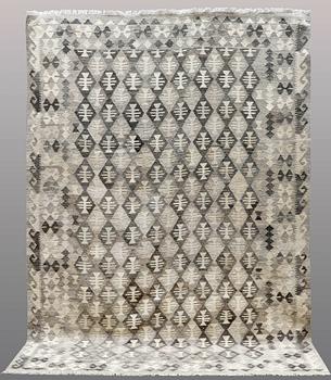 A CARPET, Kilim, ca 296 x 206 cm.