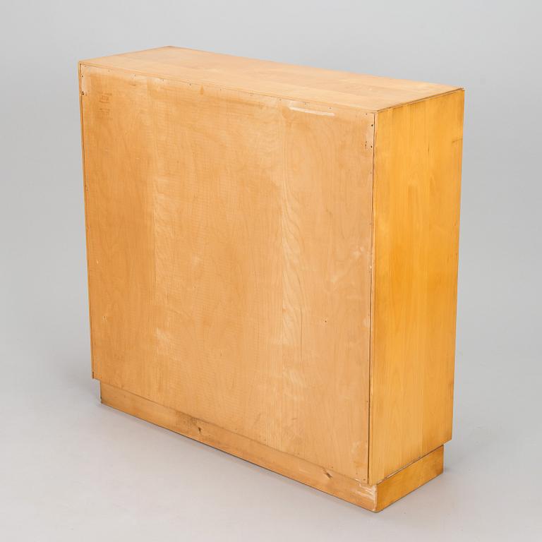 Aino Aalto, kirjahylly /kirjakaappi,  malli 408, O.Y. Huonekalu- ja Rakennustyötehdas A.B, 1950-luvun alku.