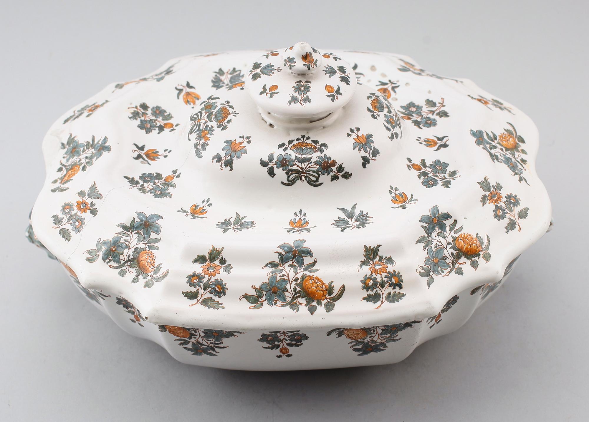 TERRIN med lock, fajans, märke för Joseph Olérys, Moustier.