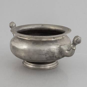 A Swedish pewter bowl, 1784.