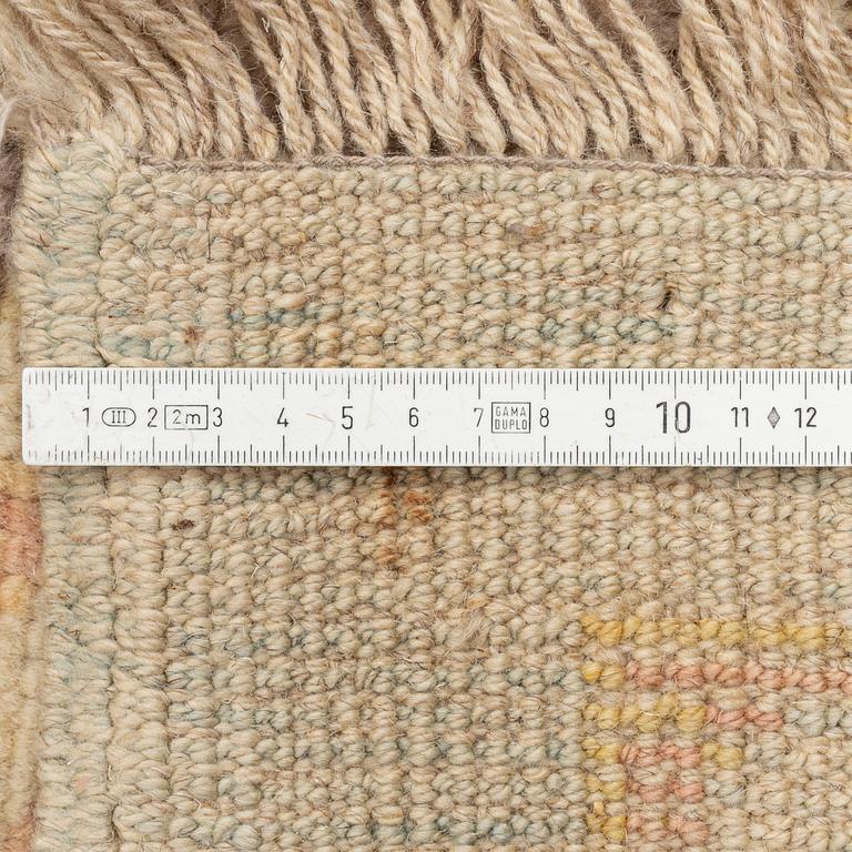 West Persian carpet, Arts and Crafts pattern, approx. 367 x 318 cm.