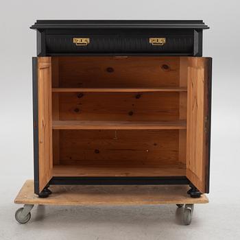 Sideboard/skänk omkring 1900.