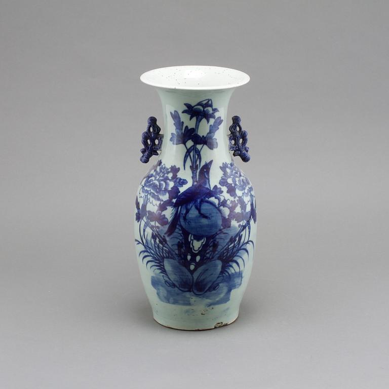 GOLVURNA, porslin, Kina, 1800-tal.