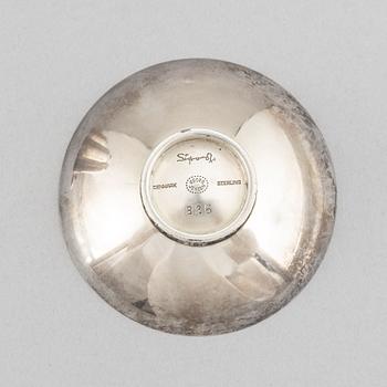Sigvard Bernadotte, two beakers and two ashtrays, Copenhagen 1945-77, sterling silver, design nr 825A and 825.