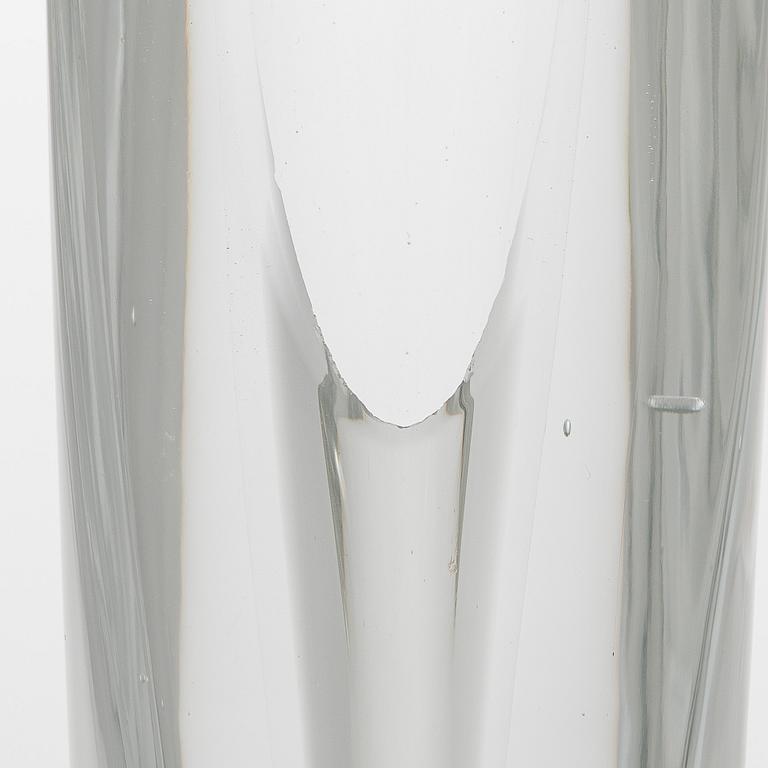 Aimo Okkolin, konstglas, , "Svärdslilja", signerad Riihimäen Lasi  Oy, Aimo Okkolin, Riihimäen Lasi Oy.