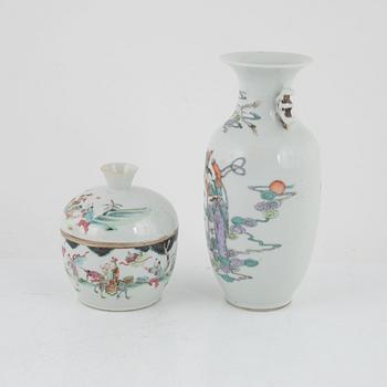Vas och burk med lock, porslin, Kina, 1800-/1900-tal.