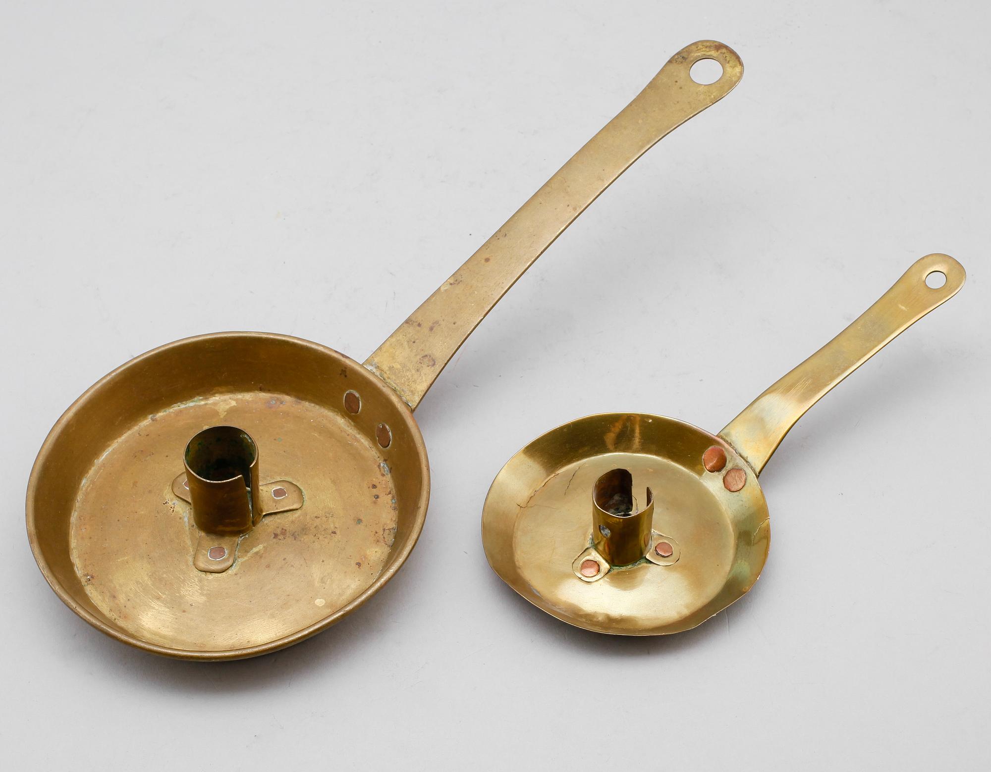 NATTLJUSSTAKAR, 2 st, mässing, 1700-tal.