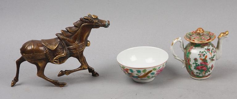 PARTI KINESISKT, 3 delar, brons och porslin. 1800-1900-tal.