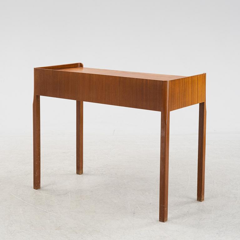 Josef Frank, attributed to, a mahogany veneered side table, Firma Svenskt Tenn, Sweden, mid 20th century.