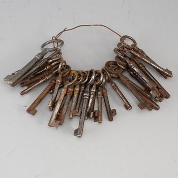 32 iron keys, 19th century.