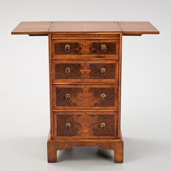 Byrå, England, 1900-tal.