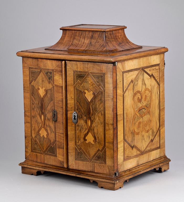 KABINETTSKÅP. Barock, Nordeuropa, 1700-talets första hälft.