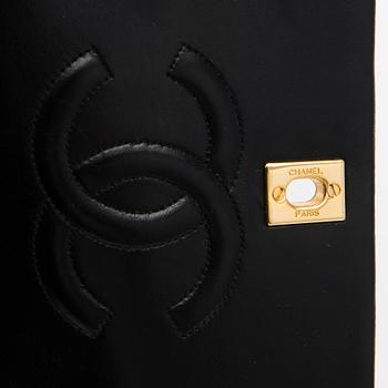 CHANEL, "Single Full Flap Bag", LAUKKU.