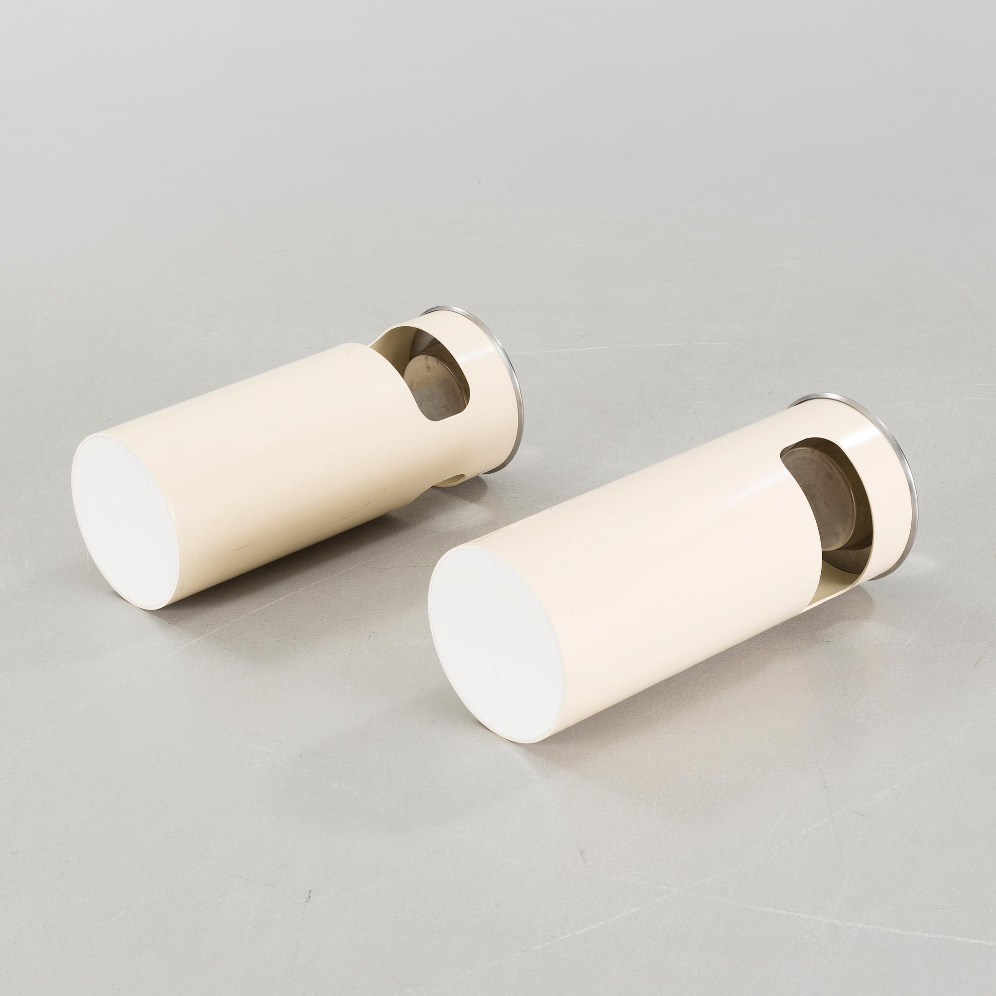A pair of trash cans with ash trays, designed by G. Colombini for Kartell, 20th cenutry.