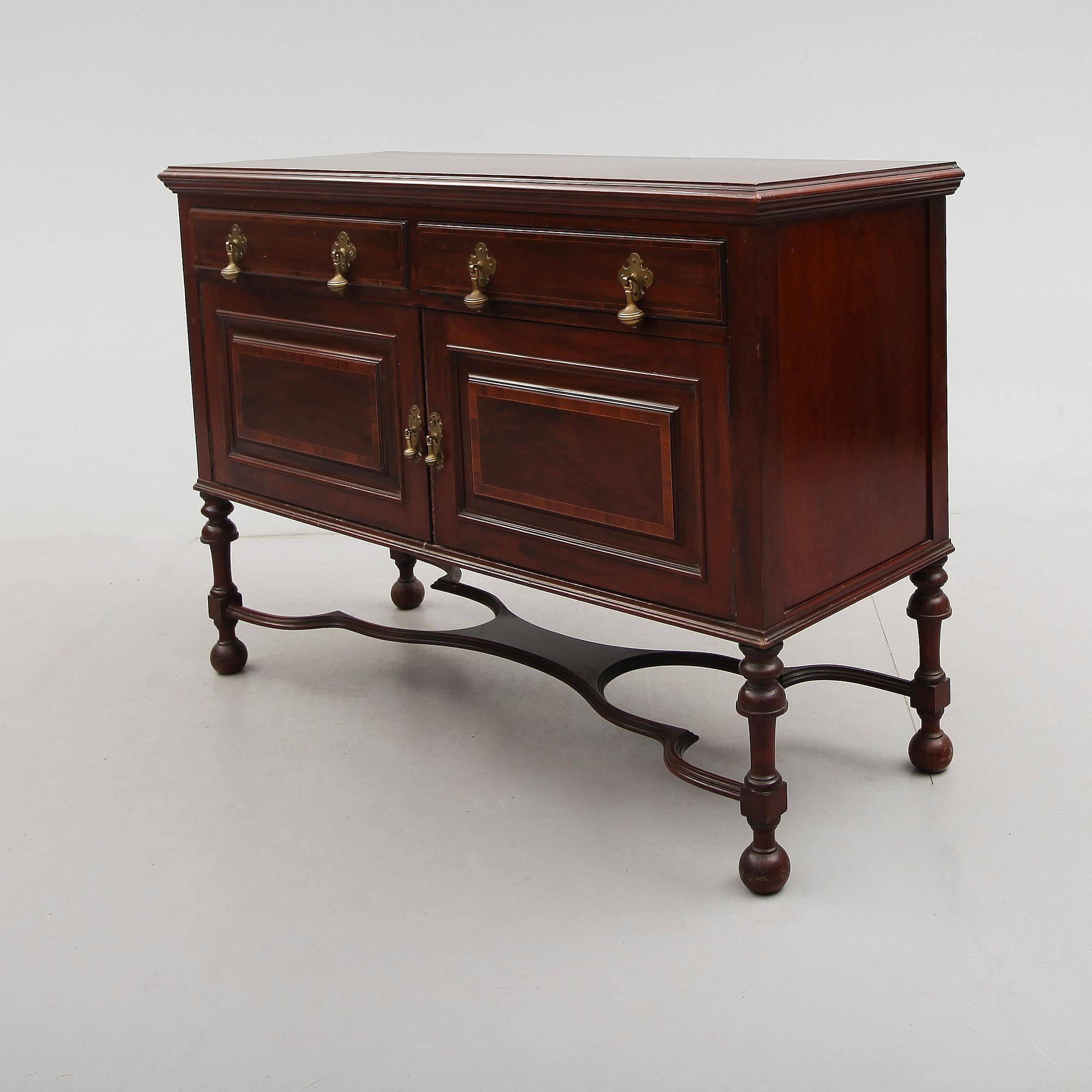 SIDEBOARD, England, 1900-talets första hälft.