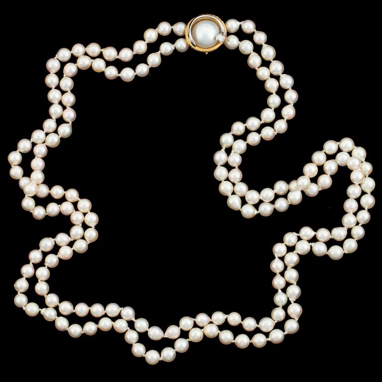 OLE LYNGGAARD, a cultured pearl necklace.