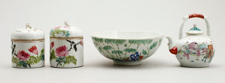 KERAMIKFÖREMÅL, 4 delar, Kina, 1800-tal.