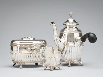 KAFFEKANNA, SOCKERSKRIN och GRÄDDKANNA, silver, empirestil, GAB, 1900-talets första hälft, total vikt 1080g.