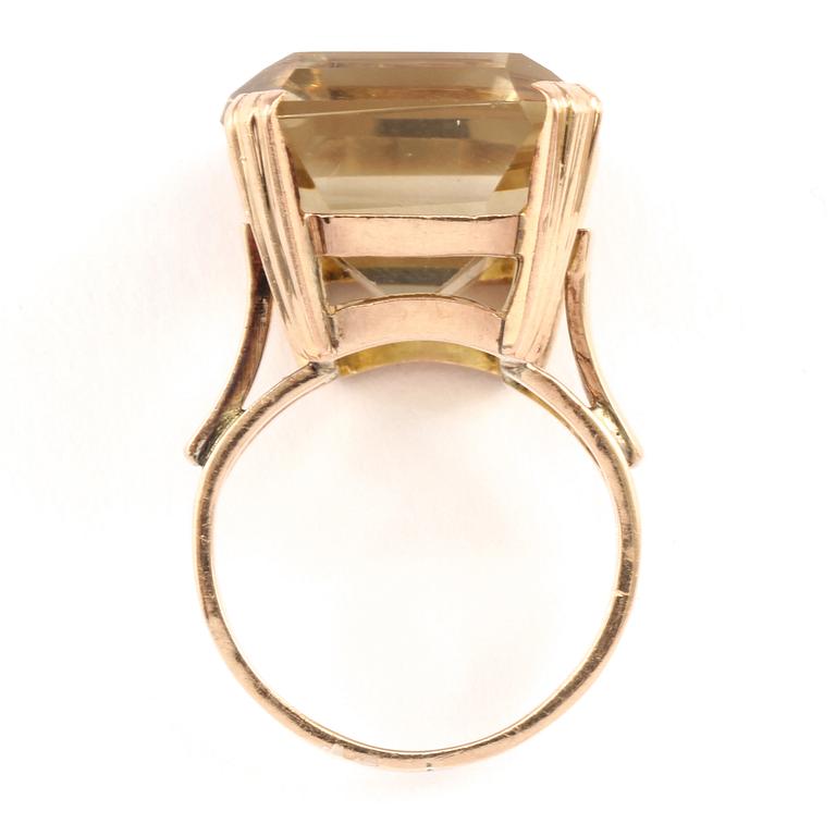 RING, 14 k guld med fasettslipad citrin. Vikt 11 g.