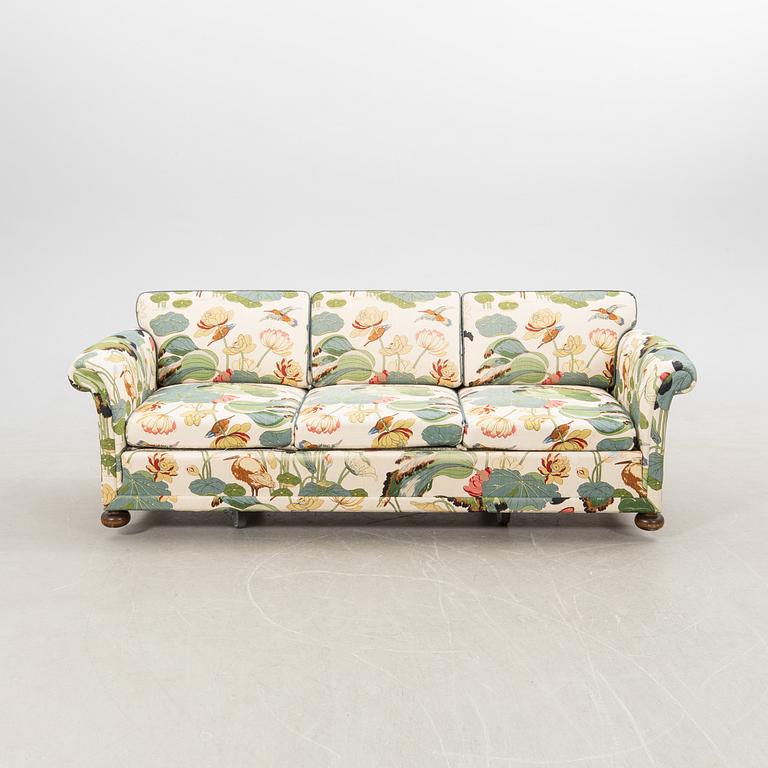 Soffa 1900-talets mitt.