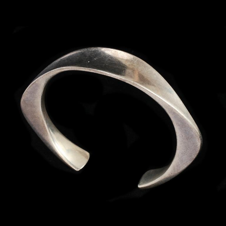 ARMRING, silver. Ateljé Corpus, Tord Alvholm, Stockholm 1961. Vikt 67 g.