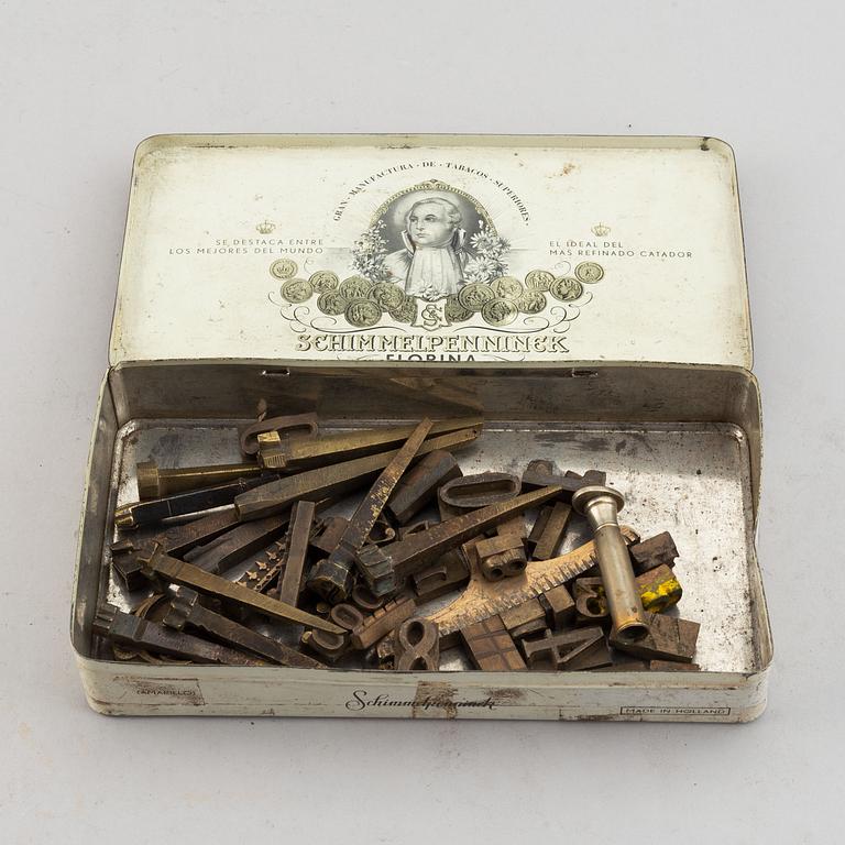 44 pieces och book printing utensils, 19th century.