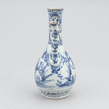 A blue and white porcelain ewer, Transition.