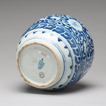 A blue and white jar, Ming dynasty, 17th Century.