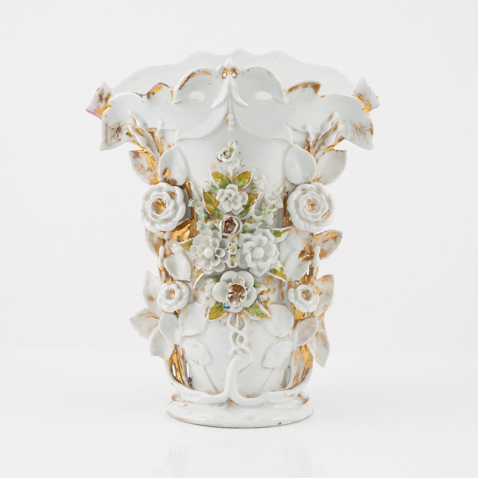 A porcelain vase, possibly Germany, around 1900.