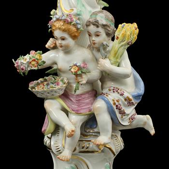 KANDELABRAR, ett par, porslin, meissen, 1900-talets första hälft.