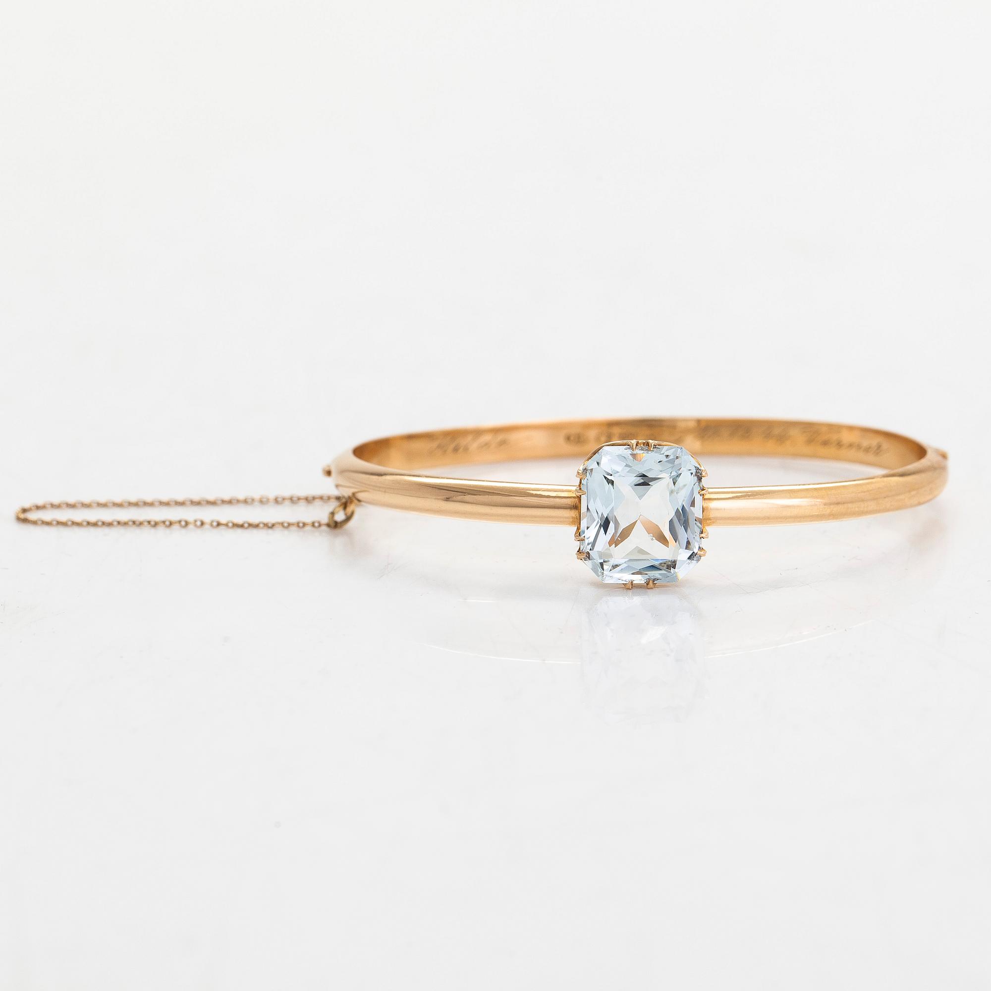 Armring, 18K guld, och akvamarin, Gösta Helenius, Åbo.