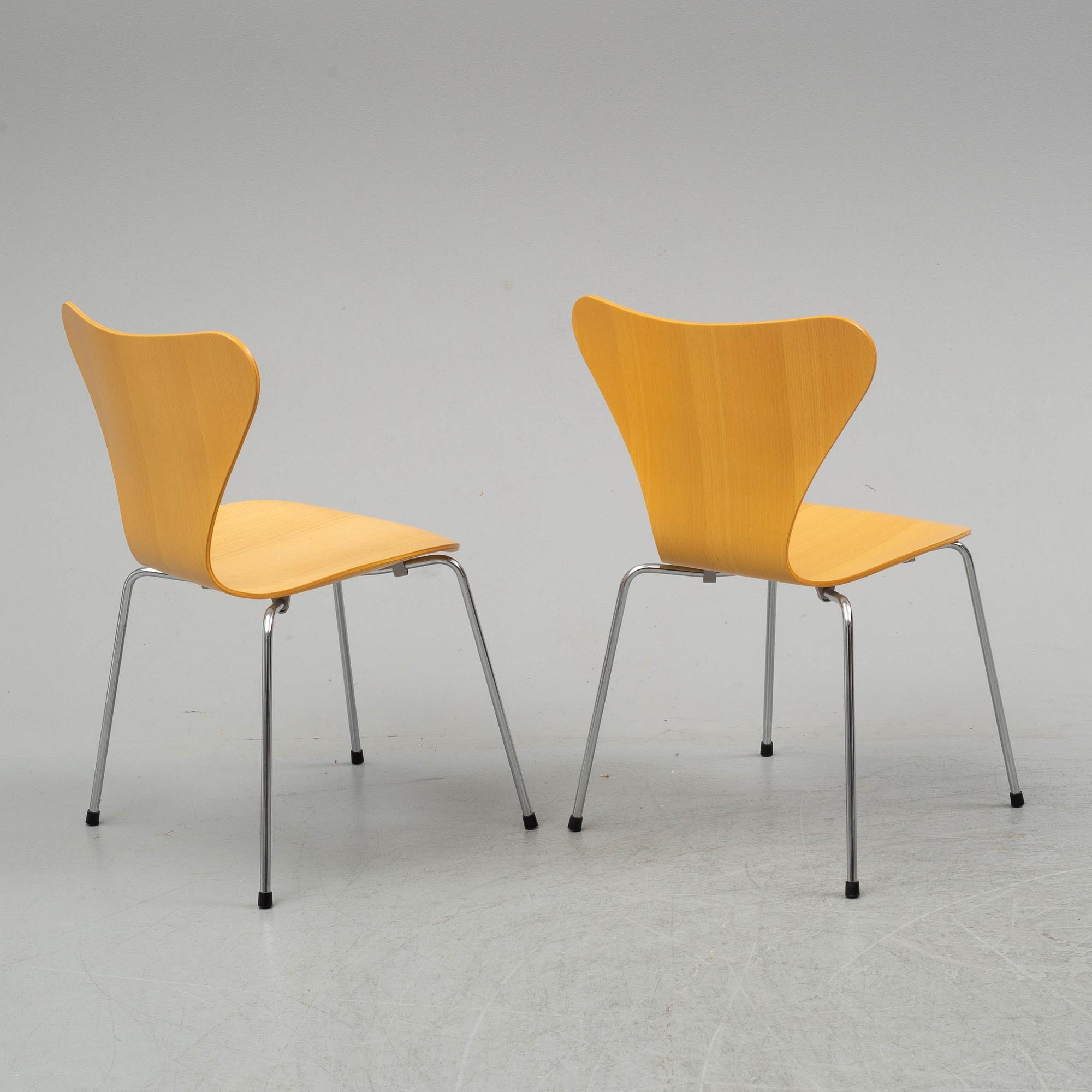 ARNE JACOBSEN, stolar 6 st, ”Sjuan”, Fritz Hansen, Danmark, 1995.