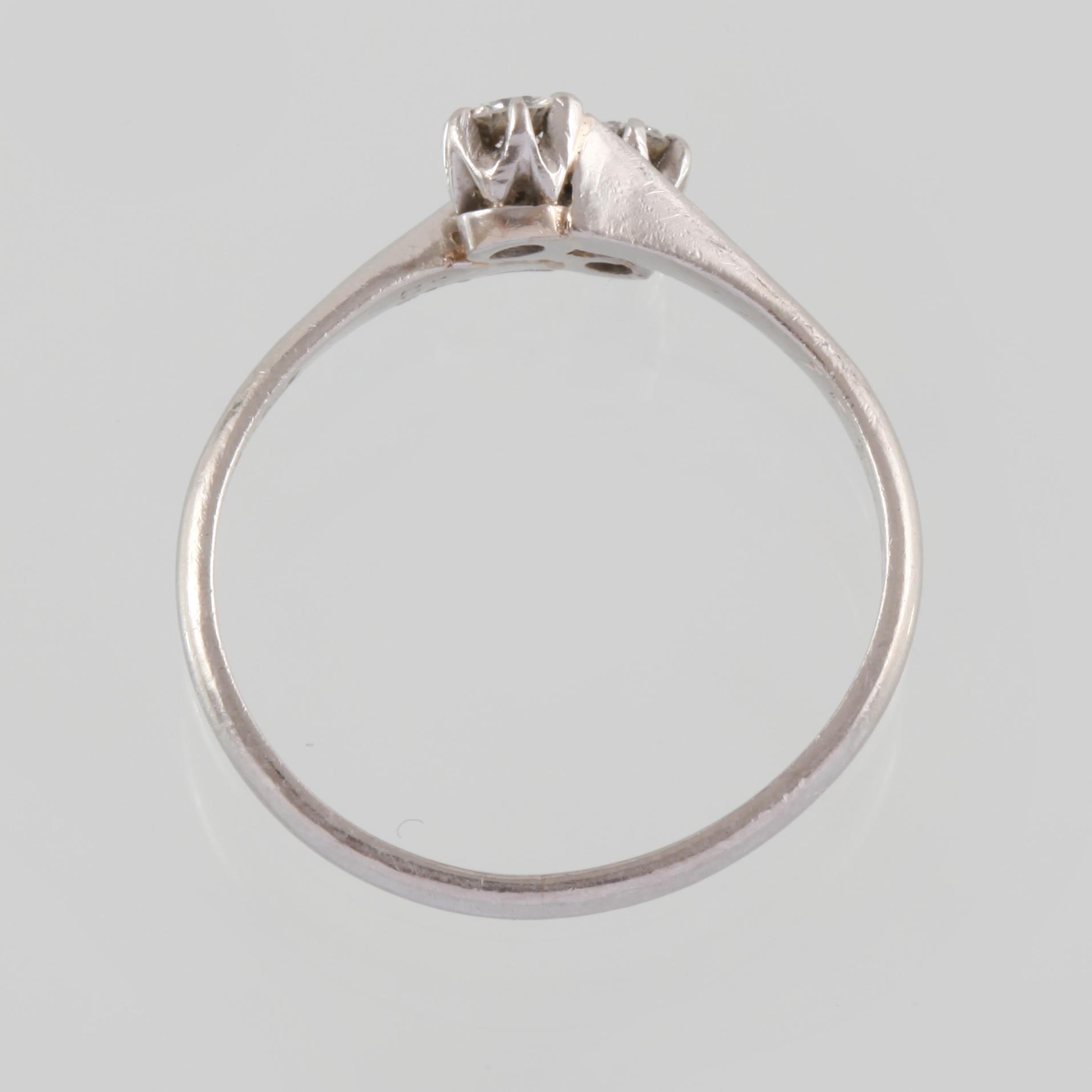 RING, platina med 2 briljantslipade diamanter, CG Hallberg, Stockholm, 1950. Vikt 2,6 gram.