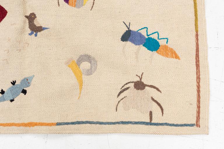 Matta, broderad slätväv, ca 180 x 120 cm.