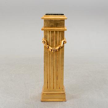 A second part of the 20th century pedestal.