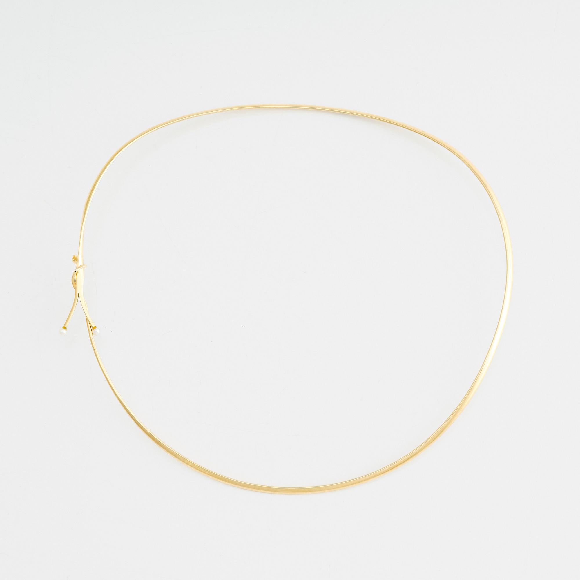 Vivianna Torun Bülow-Hübe, an 18k gold necklace, Georg Jensen, Copenhagen post 1945, design nr 904, clasp with two pearls.