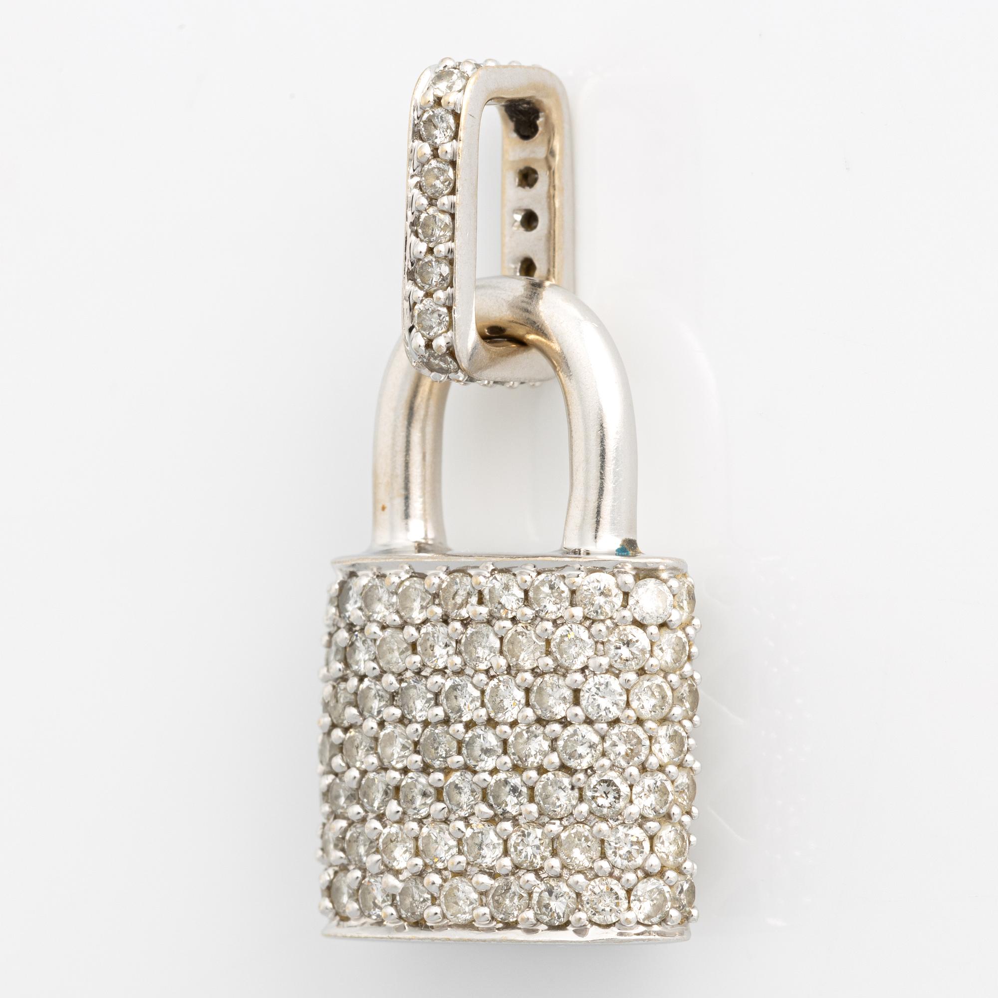 Hängsmycke i form av lås 18K vitguld med runda briljantslipade diamanter.