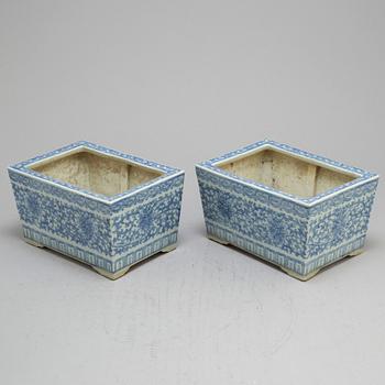 A set of three blue and white flower pots, China, 20th Century.