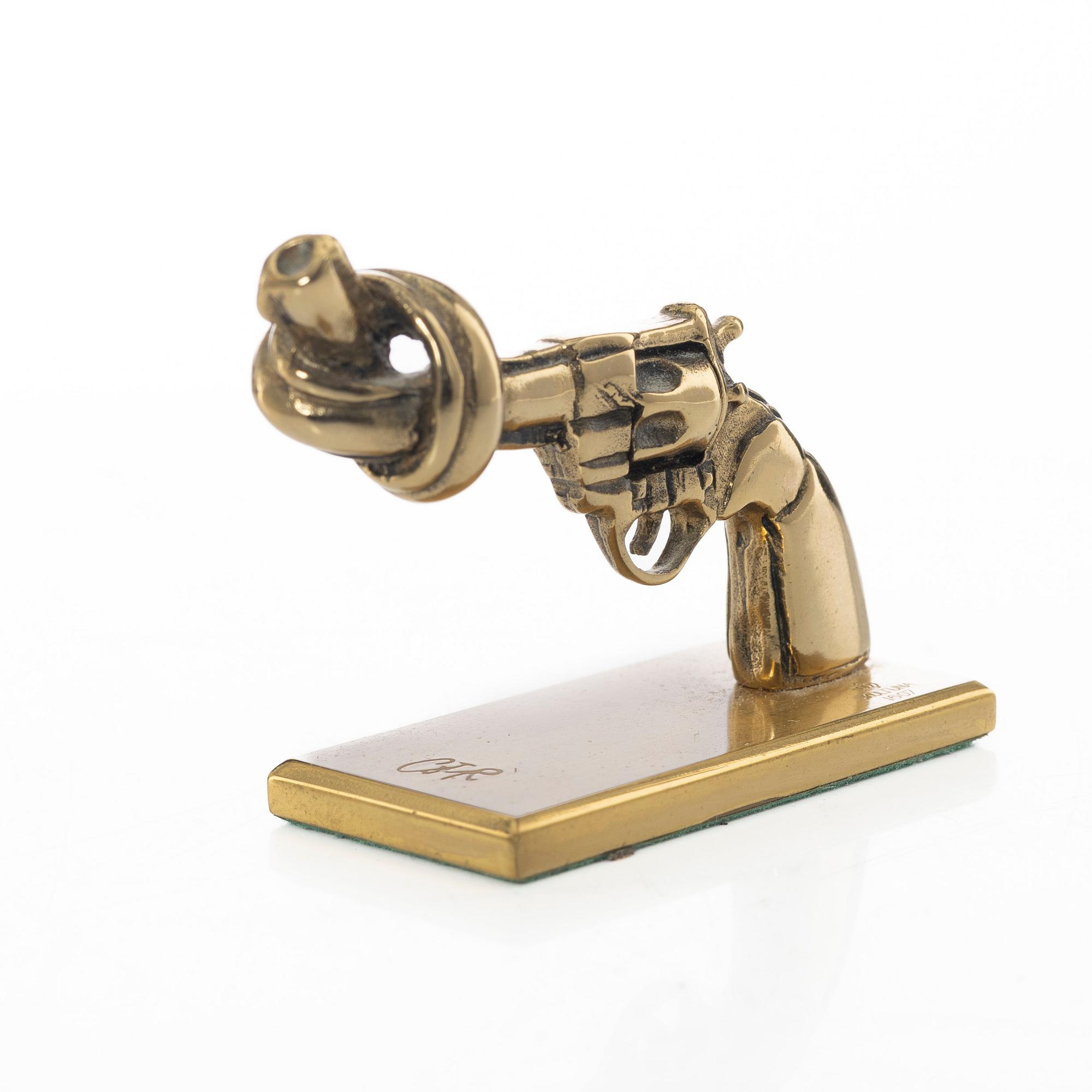 Carl Fredrik Reuterswärd, efter, "Non-Violence", Skultuna.