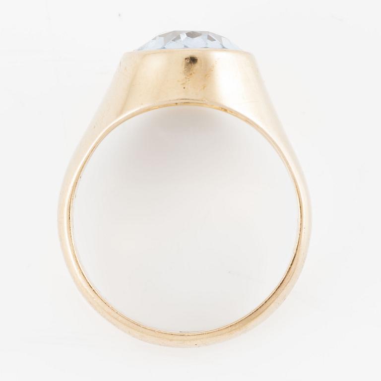 Ring, 18K gold with synthetic blue spinel.