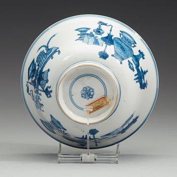 A blue and white bowl, Qing dynasty, Kangxi (1662-1722).