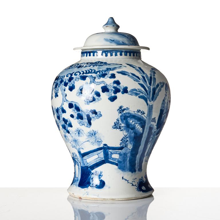 A blue and white jar, Qing dynasty, 19th century.