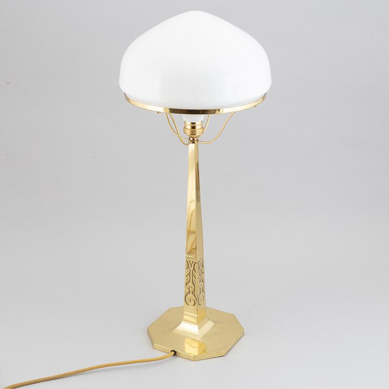 An Art Nouveau brass table lamp, early 20th century.