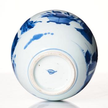 A blue and white tea caddy, Qing dynasty, Kangxi (1662-1722).