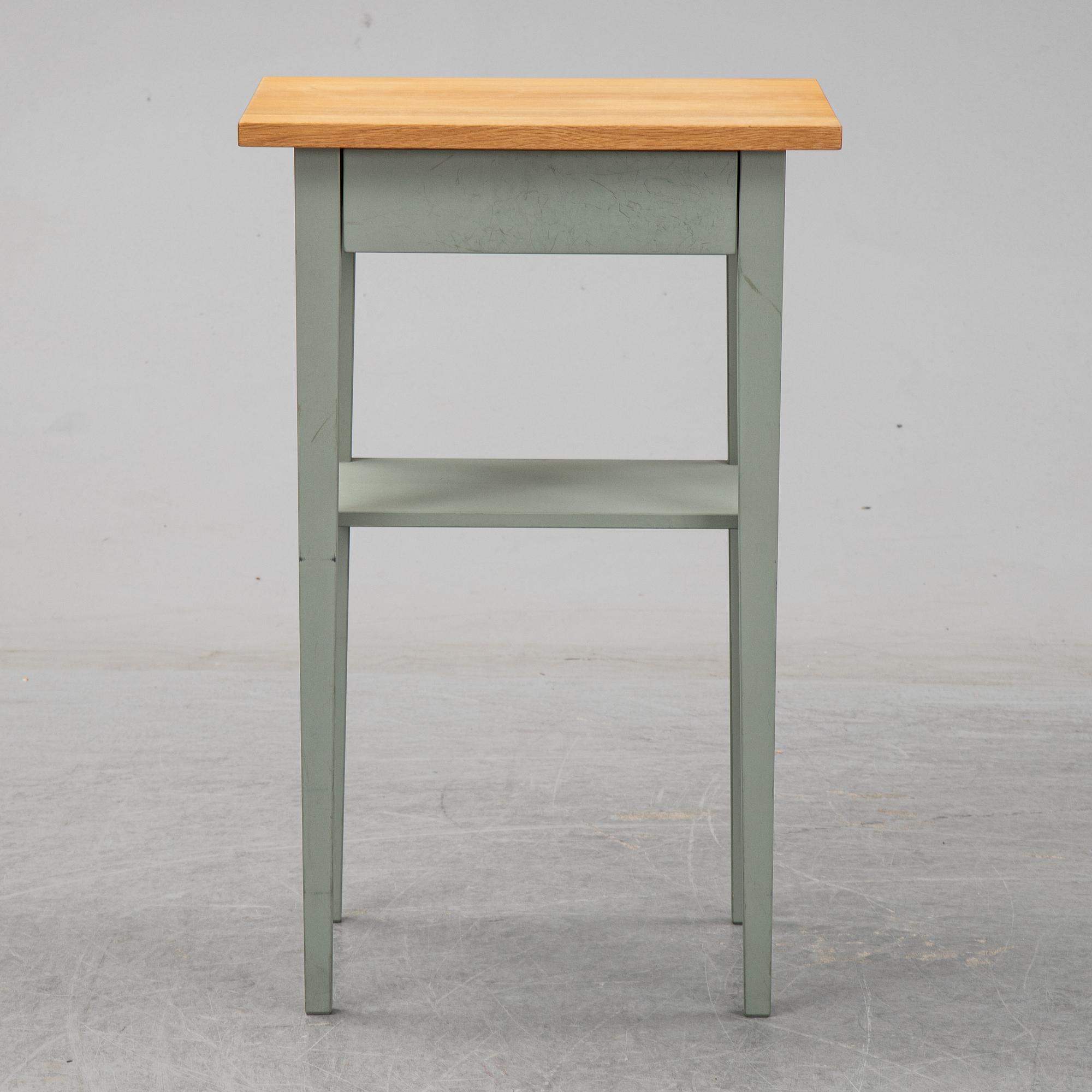 SÄNGBORD, Norrgavel.