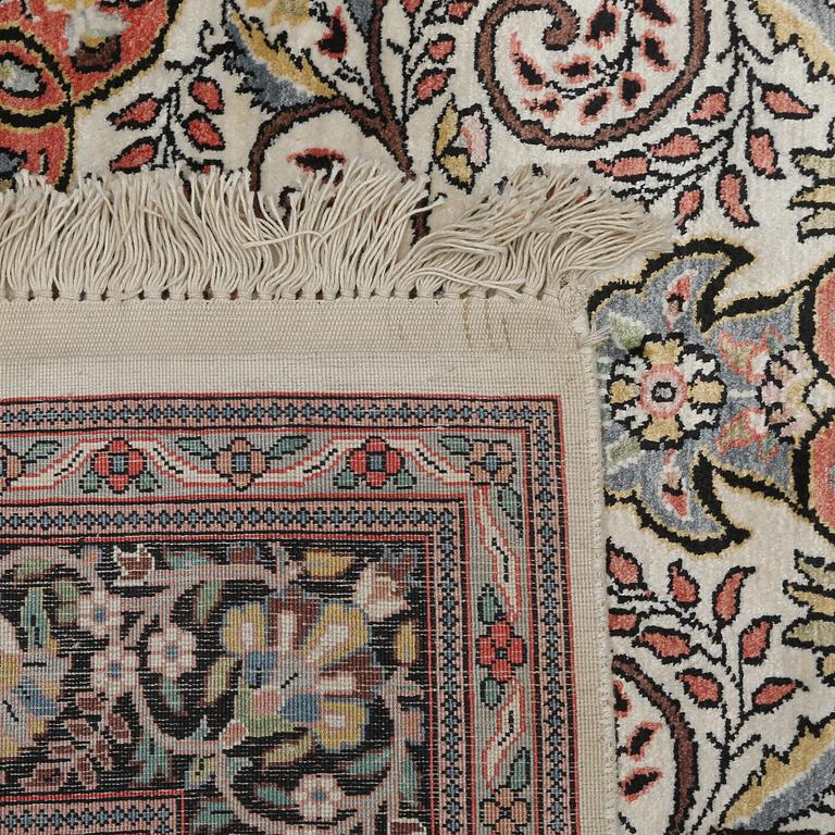 MATTA, Kashmir, 1900-talets senare del, ca 190 x 122 cm.